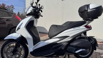 Piaggio Beverly 300 Hpe (2021) usata