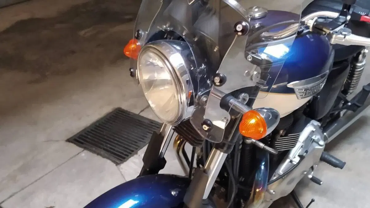 Triumph Bonneville SE (2009 - 13)  (15)