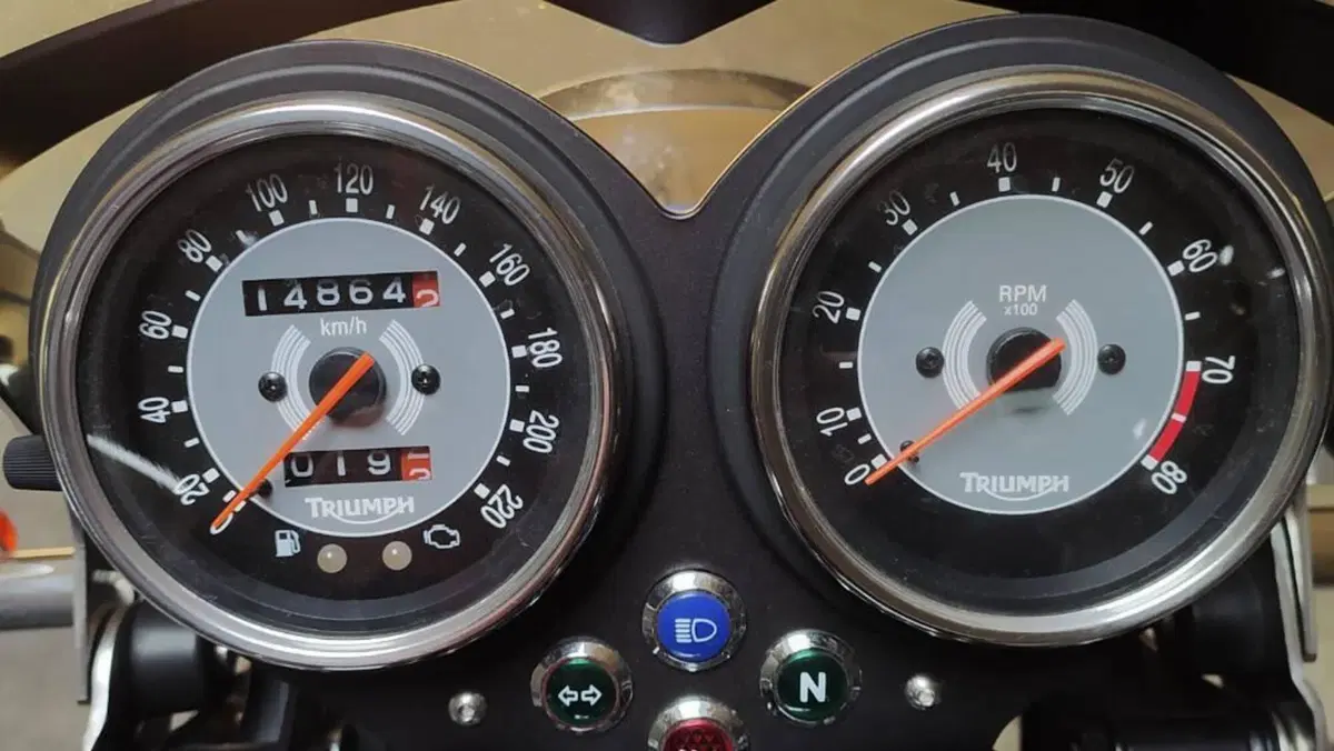 Triumph Bonneville SE (2009 - 13)  (16)