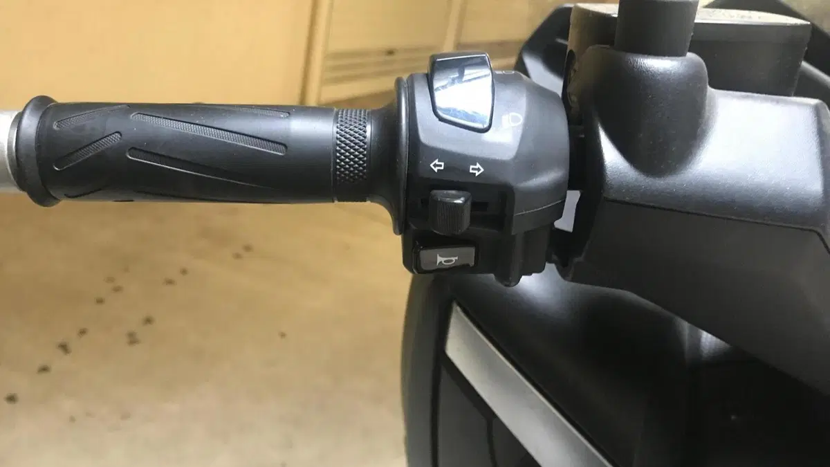 Yamaha X-Max 400 ABS (2017 - 20)  (3)