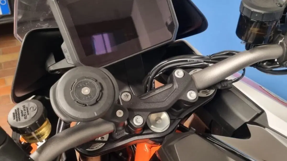 KTM 1290 Super Duke GT (2022 - 25)  (4)