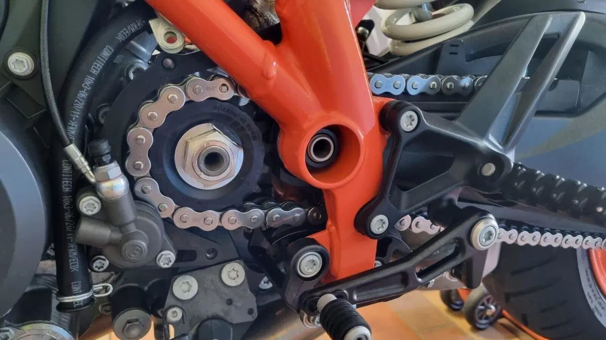 KTM 1290 Super Duke GT (2022 - 25)  (6)