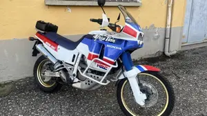 Honda Africa Twin XRV 650  (2)