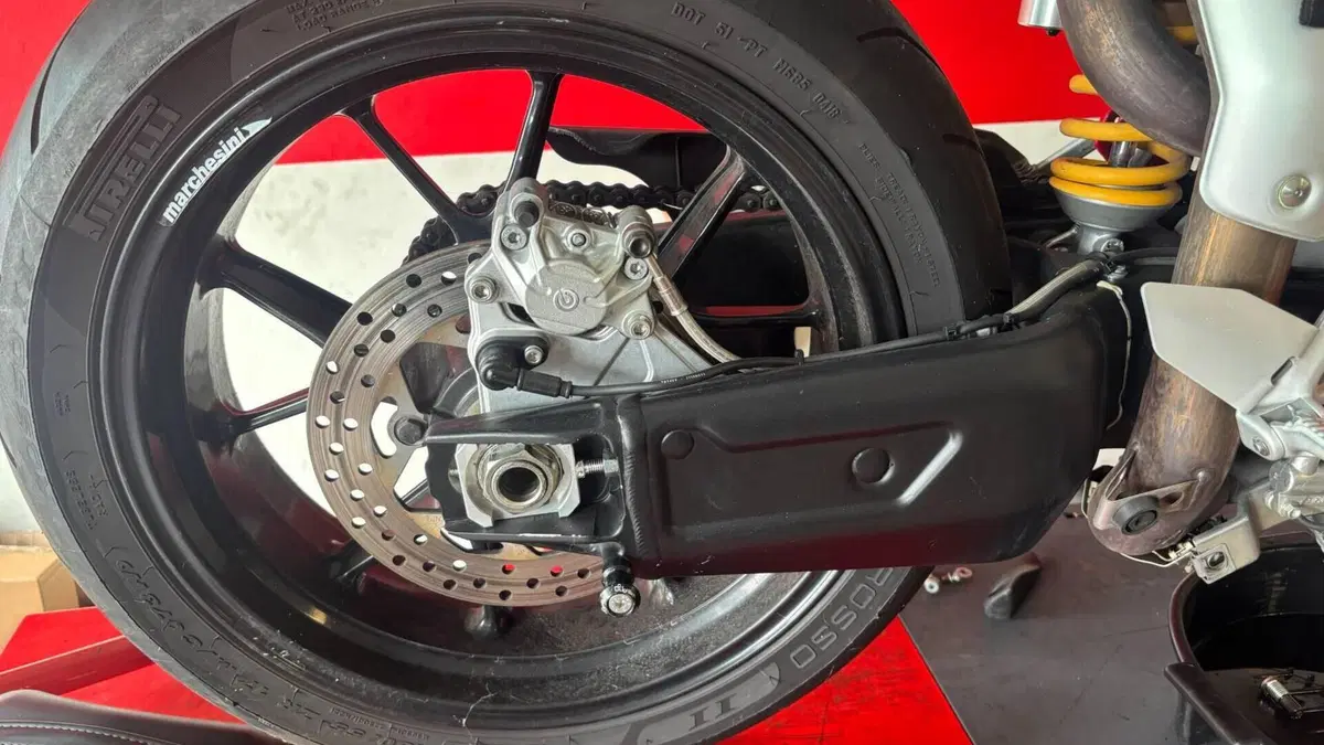 Ducati 999 (2005 - 06)  (8)