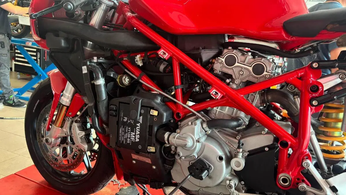 Ducati 999 (2005 - 06)  (9)