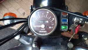 Suzuki   (19)