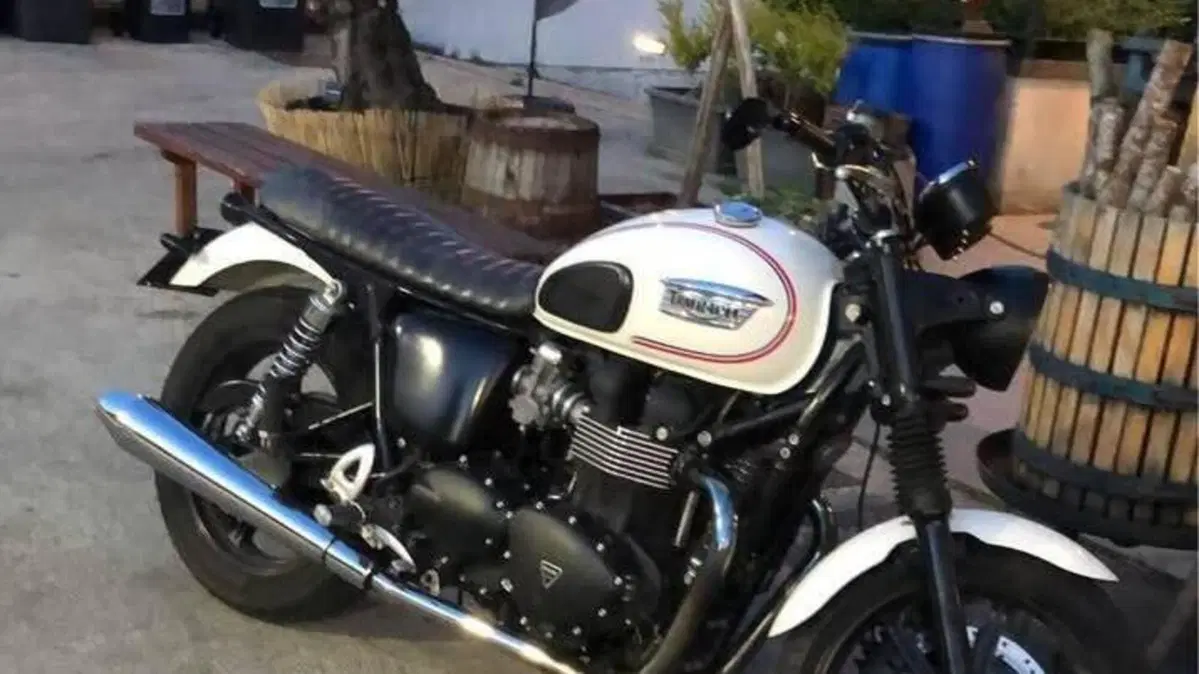 Triumph Bonneville SE (2009 - 13)  (2)