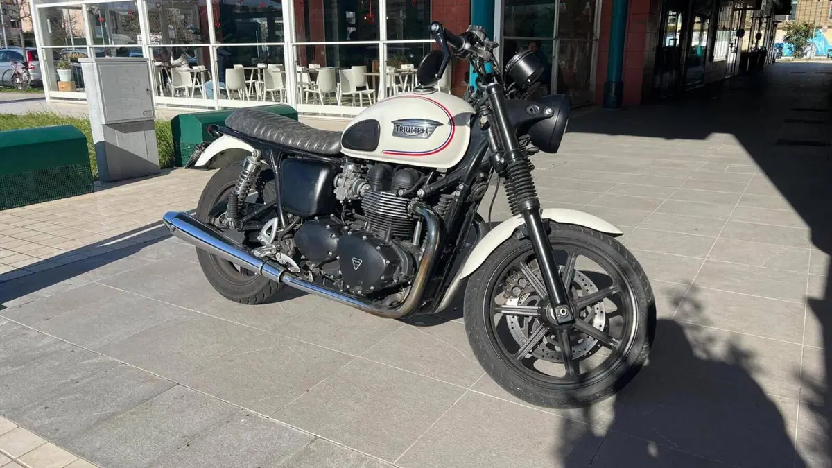 Triumph Bonneville SE (2009 - 13)  (4)