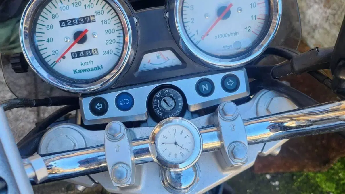 Kawasaki ZR-7 (1999 - 00)  (3)