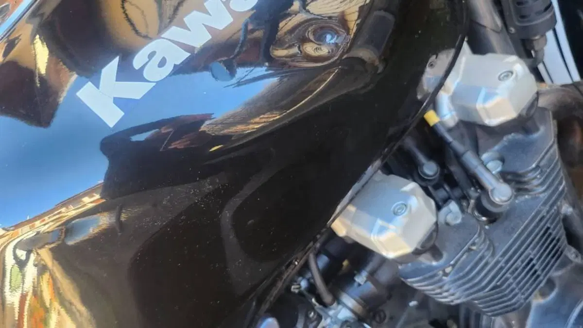 Kawasaki ZR-7 (1999 - 00)  (4)