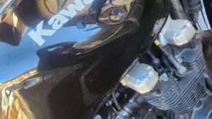 Kawasaki ZR-7 (1999 - 00)  (4)