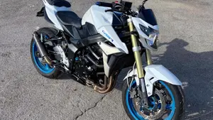 Suzuki GSR 750 (2010 - 15)  (2)