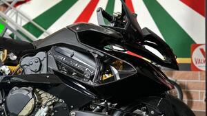 Vyrus Alyen 988 (2020 - 26) 