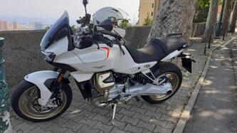 Moto Guzzi V100 Mandello (2022 - 24)