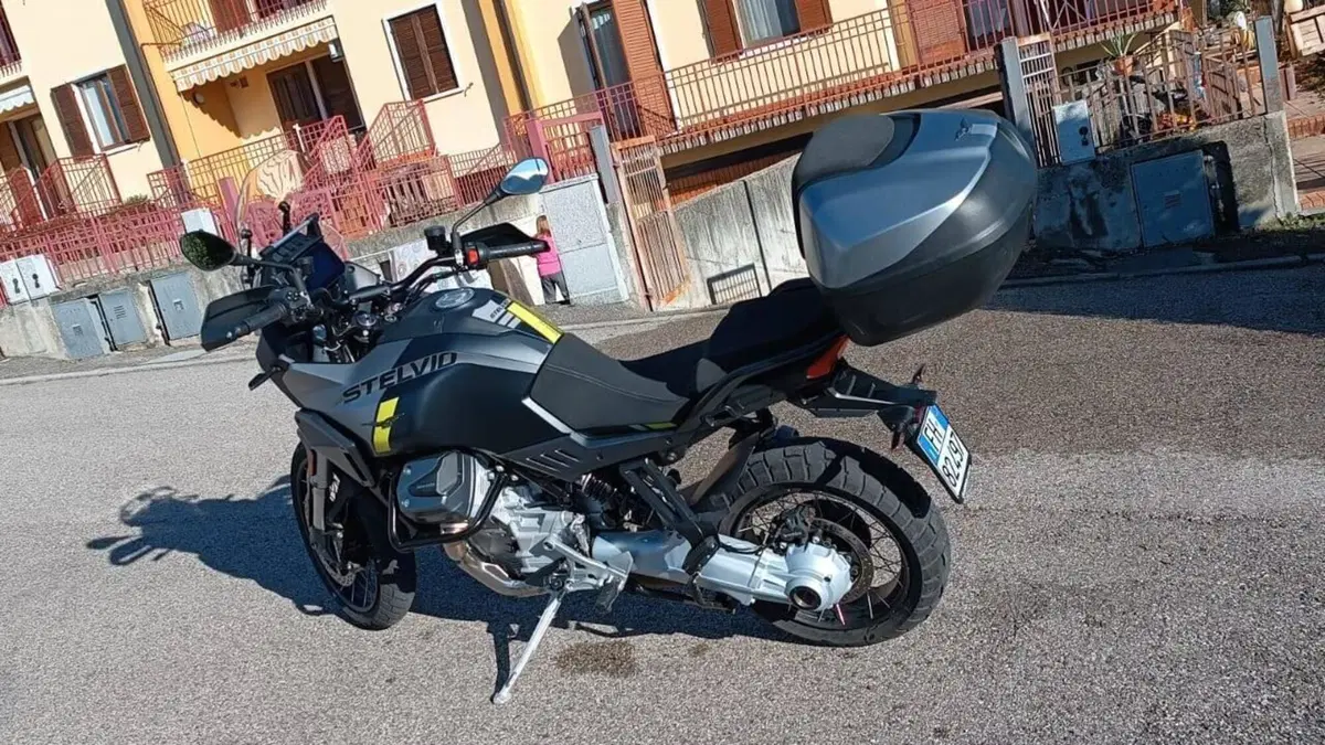 Moto Guzzi Stelvio (2024 - 26)  (2)