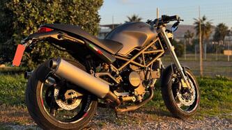 Ducati Monster 750 Dark (1999 - 02) usata