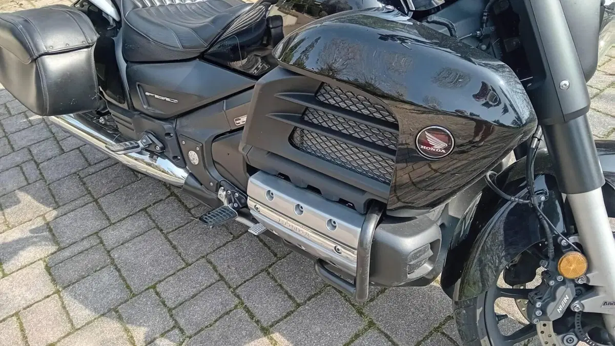Honda GL 1800 F6C ABS (2014 - 16)  (6)