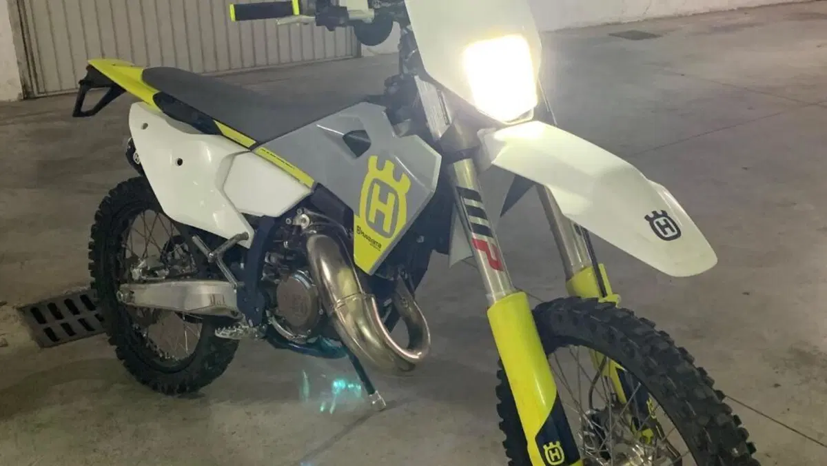 Husqvarna TC 125 (2023)  (2)