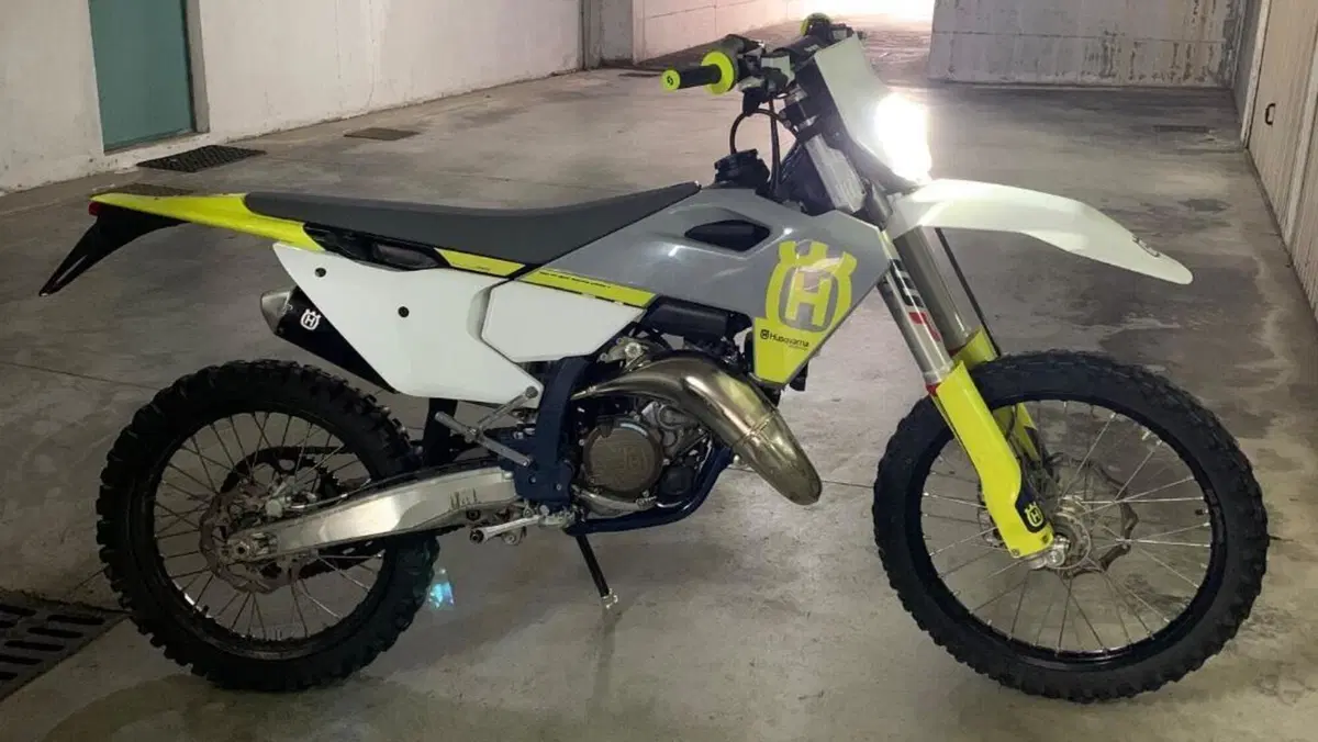 Husqvarna TC 125 (2023)  (3)