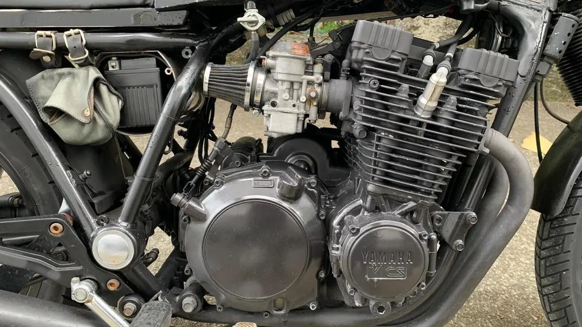 Yamaha XJ 750  (7)