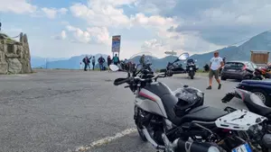 Moto Guzzi V85 TT Travel (2021 - 23)  (3)