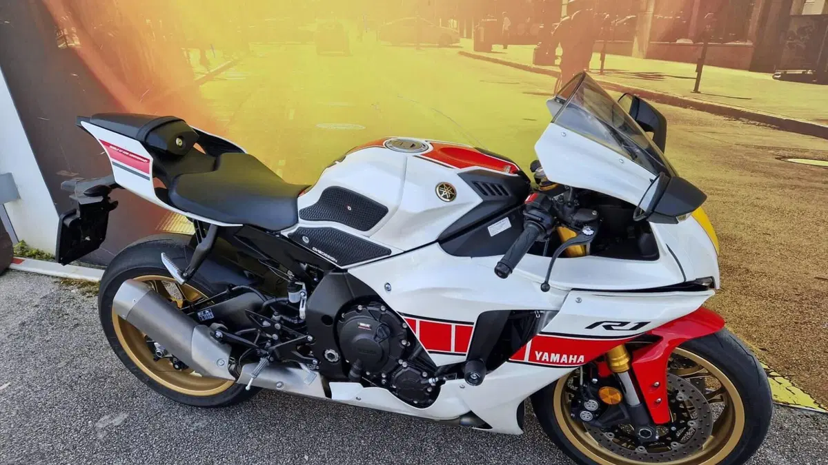 Yamaha YZF R1 GYTR PRO 25th Anniversary (2024)  (2)