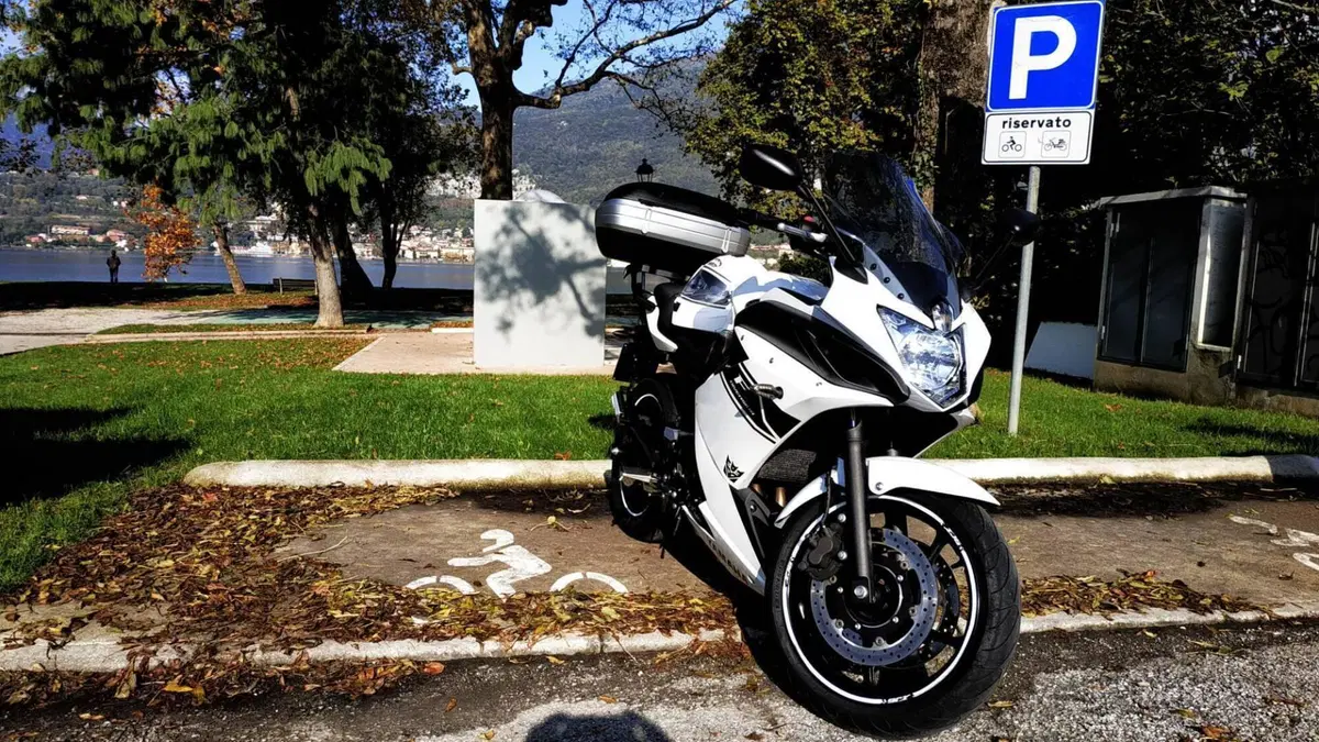 Yamaha XJ6 Diversion F (2010 - 16)  (4)