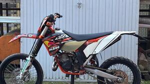 KTM 125 EXC Six Days (2011) 