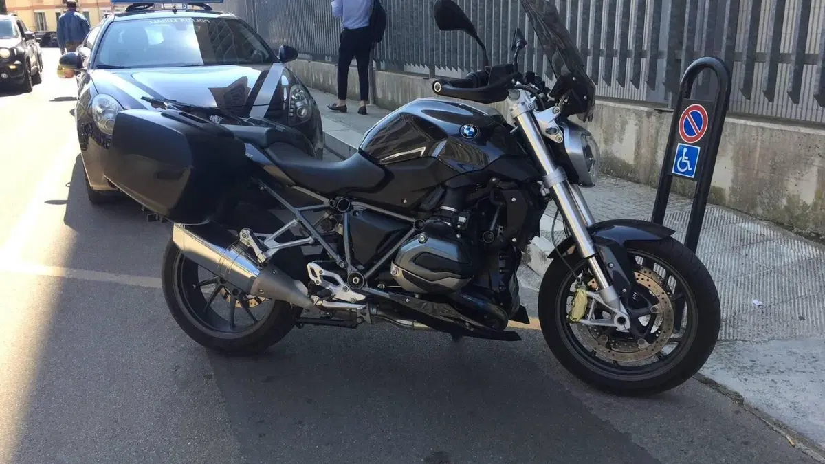 Bmw R 1200 R (2015 - 16)  (2)