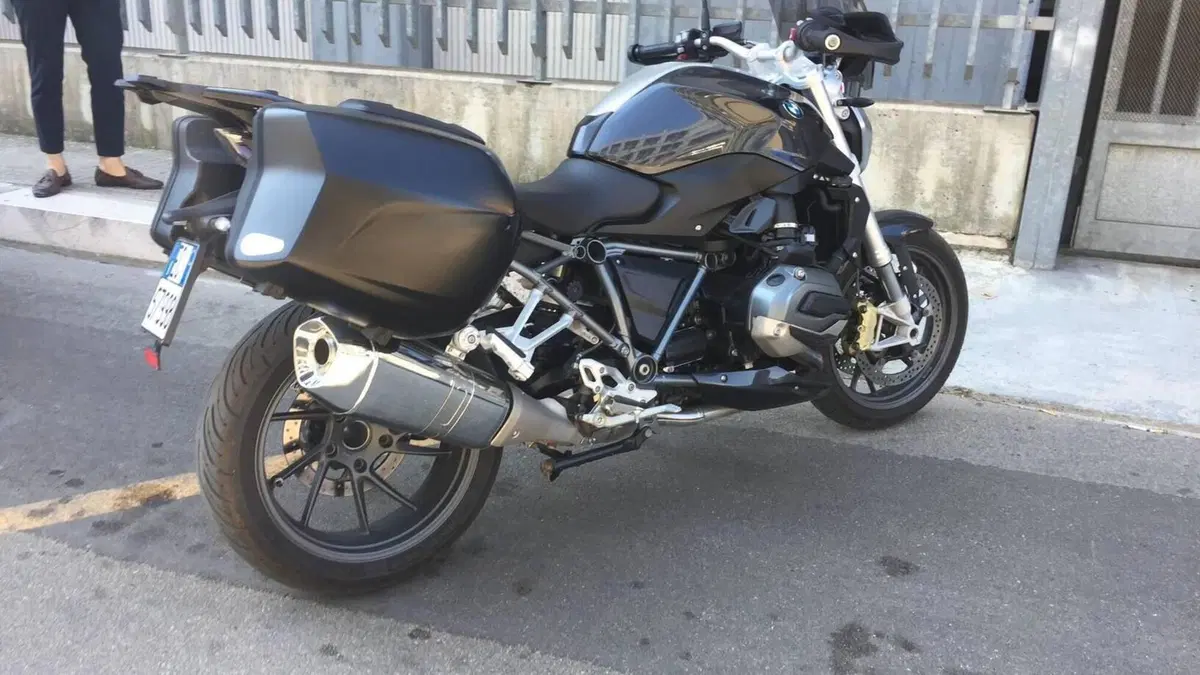 Bmw R 1200 R (2015 - 16)  (2)