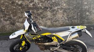 Husqvarna 701 Supermoto (2022) 