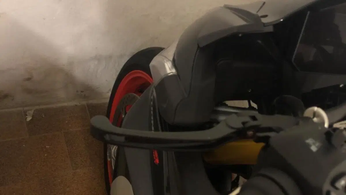 Aprilia Tuono V4 Factory (2021 - 24) 