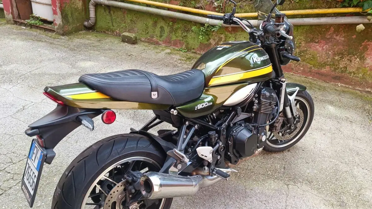 Kawasaki Z 900 RS (2021)  (2)