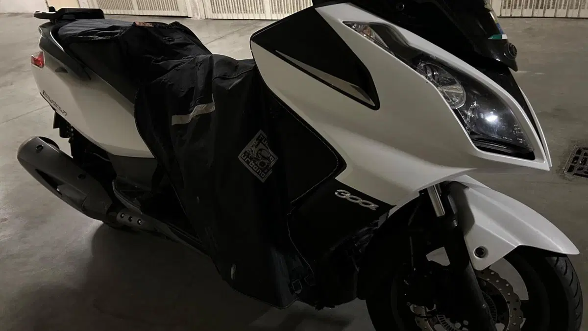 Kymco Downtown 300i (2009 - 17)  (3)