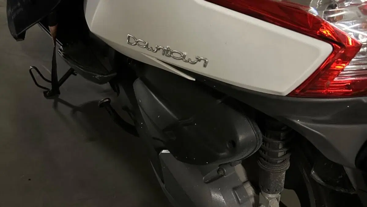 Kymco Downtown 300i (2009 - 17)  (4)