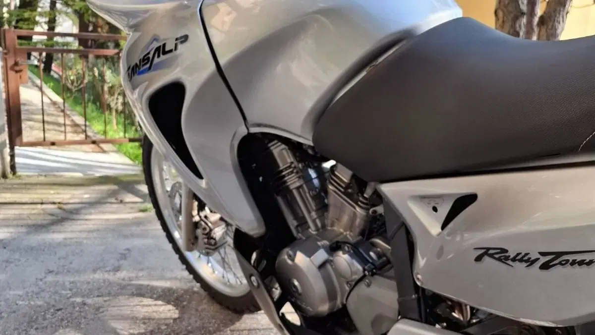 Honda Transalp XL 650V (2000 - 04)  (9)