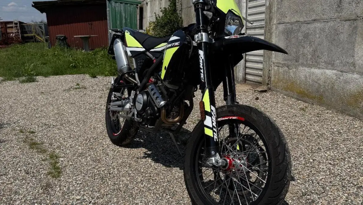 Fantic Motor Motard 125 Performance 4t (2020)  (2)
