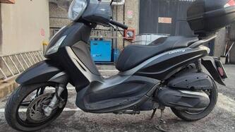 Piaggio Beverly 350 SportTouring ie ABS (2011 - 17) usata