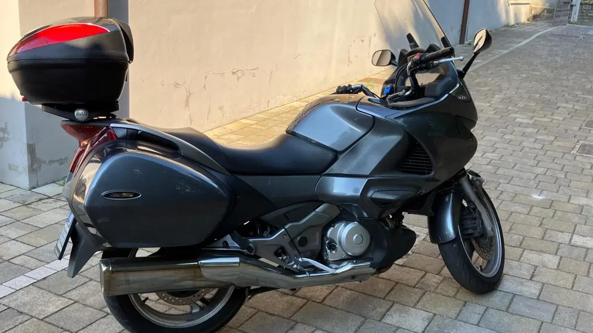 Honda Deauville 700 ABS  (3)