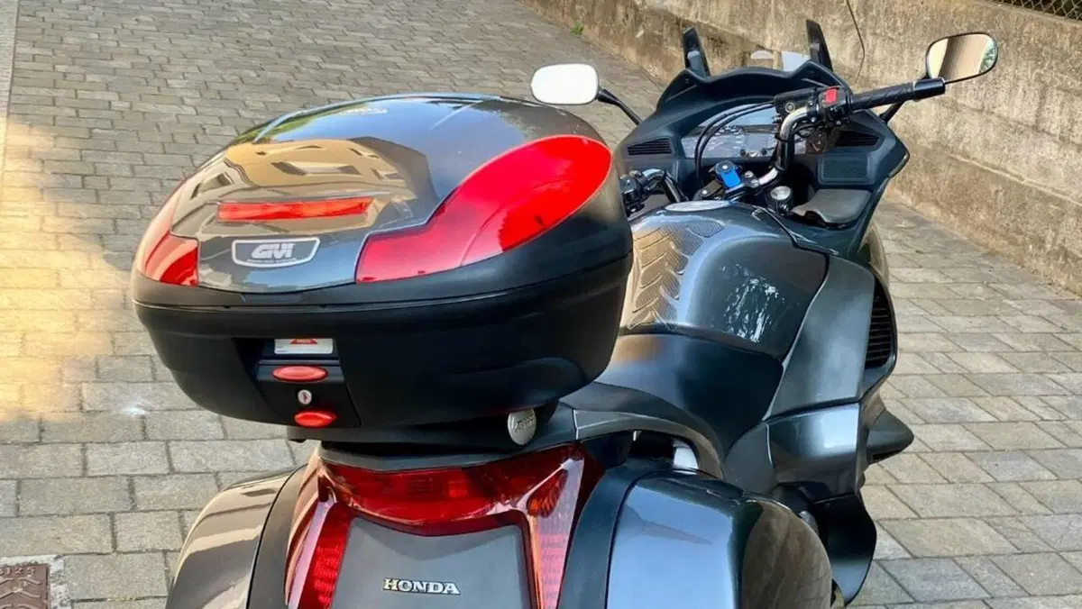 Honda Deauville 700 ABS  (4)