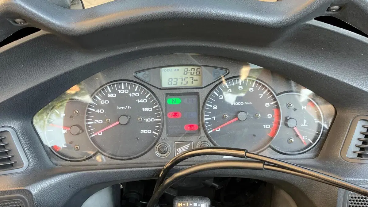 Honda Deauville 700 ABS  (6)