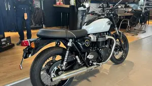 Triumph Bonneville T100 (2026)  (2)