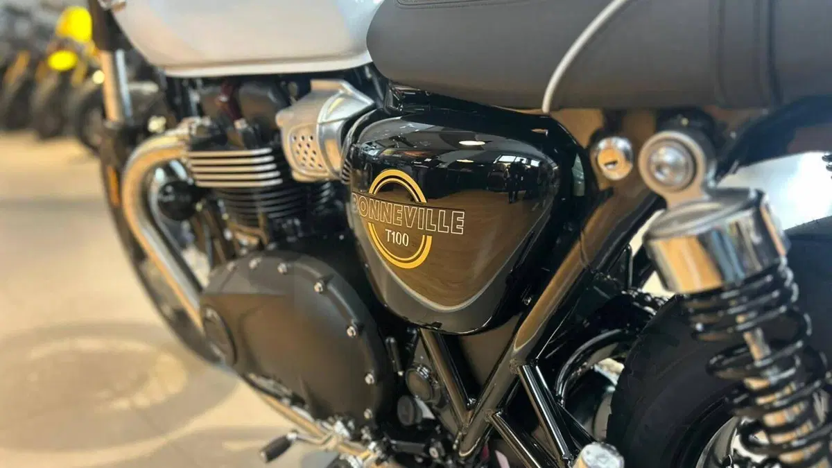 Triumph Bonneville T100 (2026)  (6)