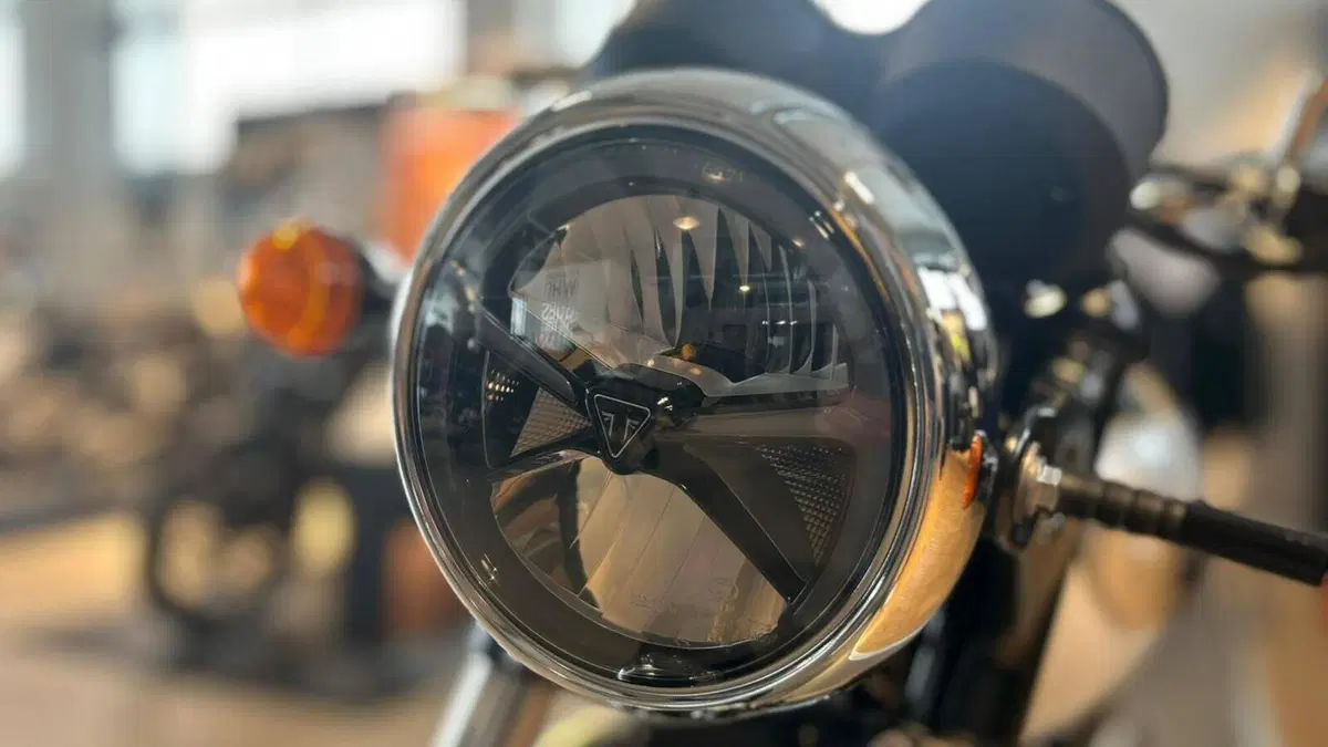 Triumph Bonneville T100 (2026)  (8)