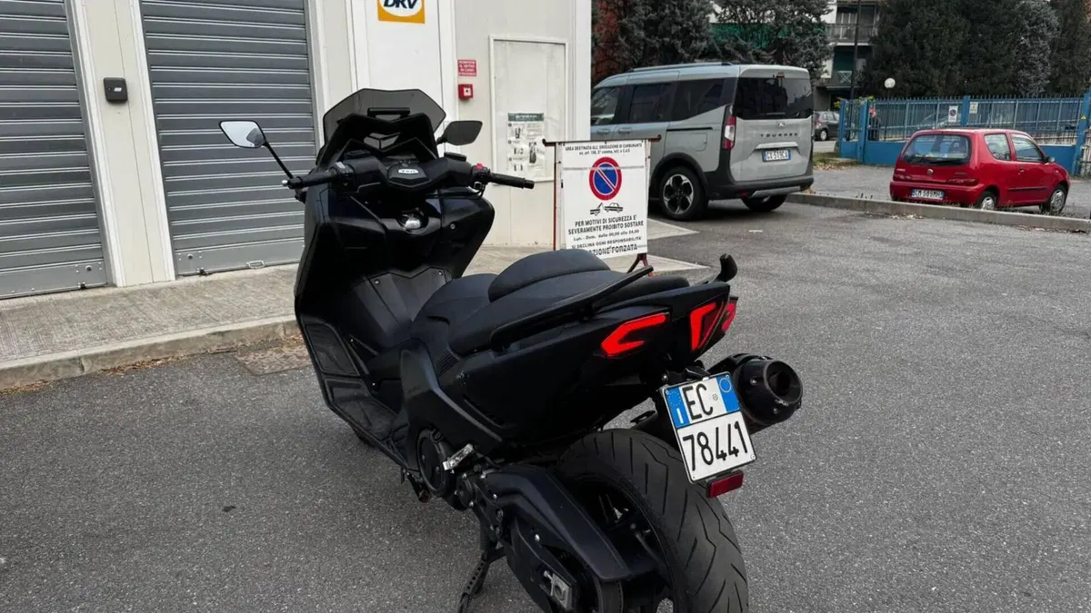 Yamaha T-Max 530 (2015 - 16)  (5)