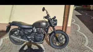 Triumph Street Twin 900 (2021 - 22)  (2)
