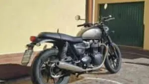 Triumph Street Twin 900 (2021 - 22)  (3)