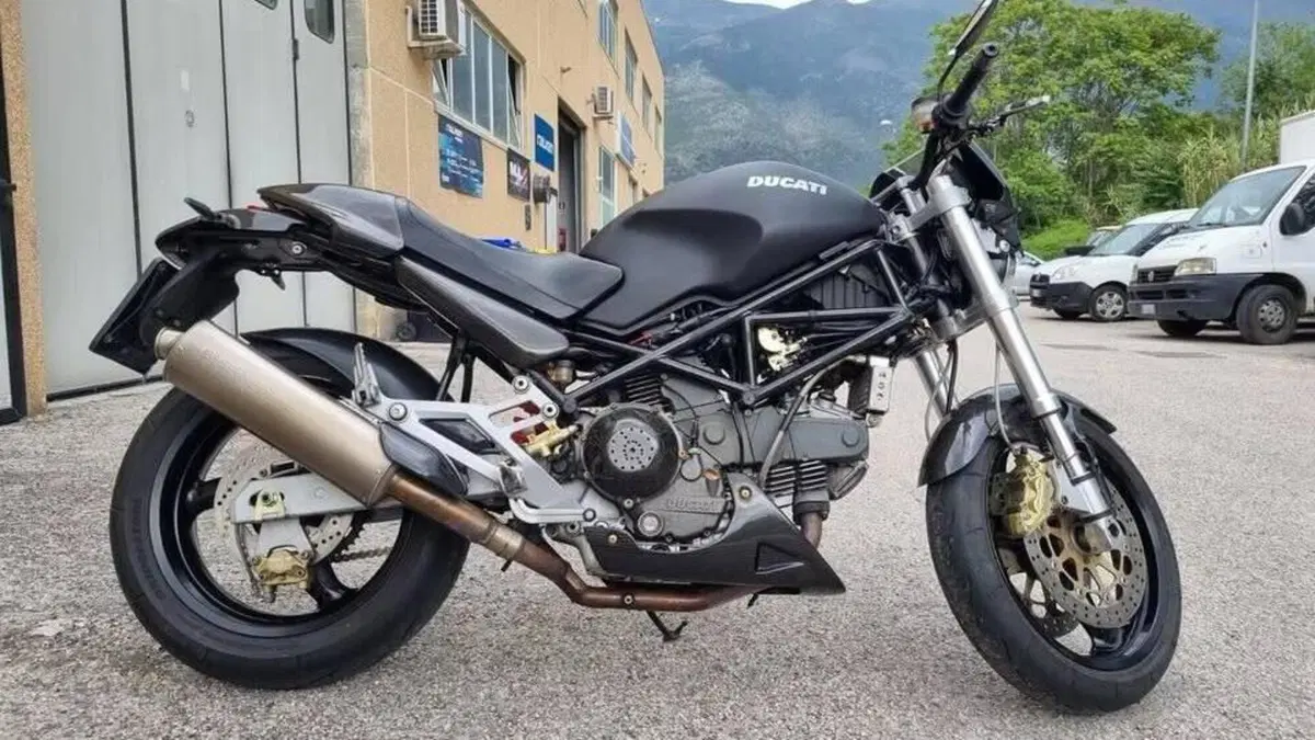 Ducati Monster 900 I.E. (1999 - 02)  (2)