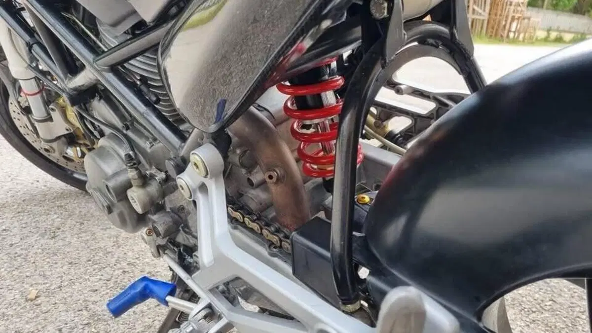 Ducati Monster 900 I.E. (1999 - 02)  (19)