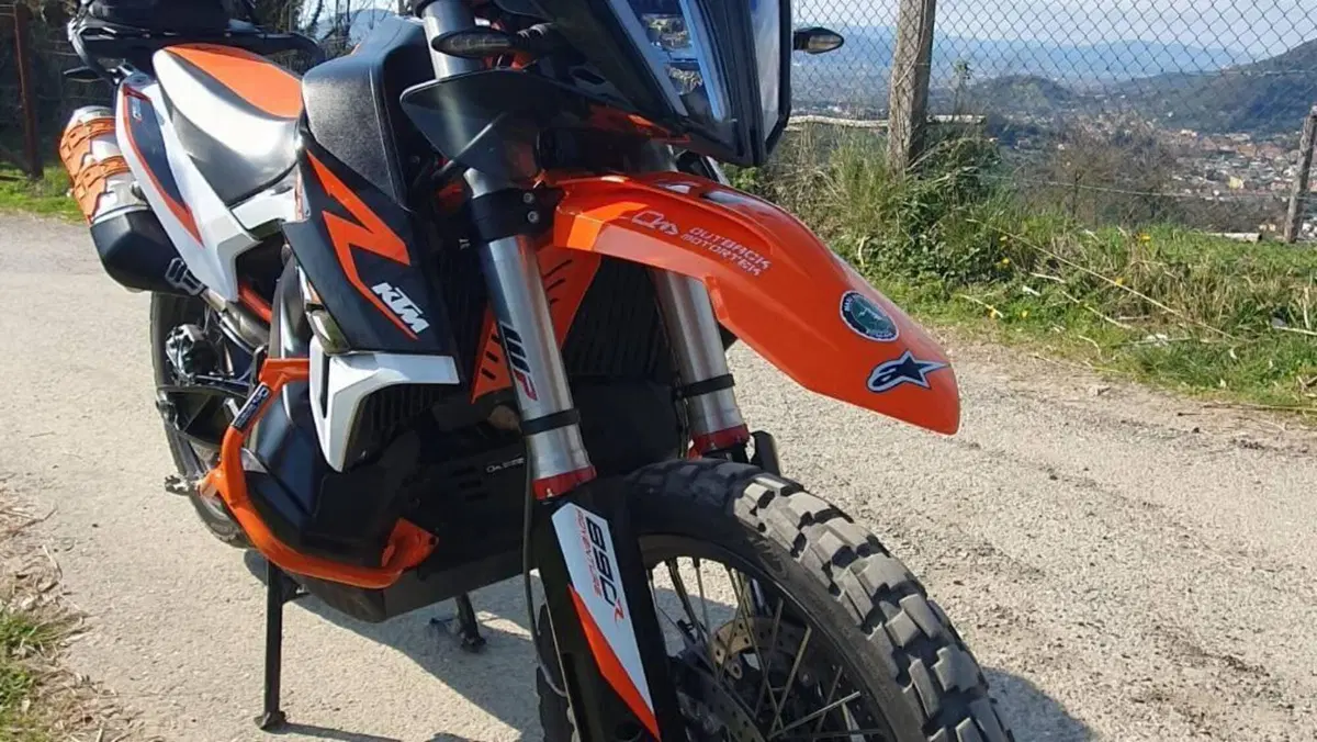 KTM 890 Adventure R (2022)  (2)
